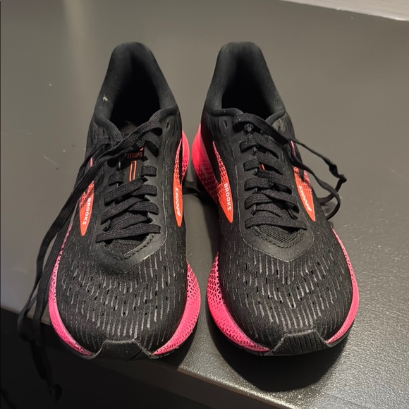 Brooks Black and Pink Athletic Shoes with Breathable Mesh - Picture 6 of 7
